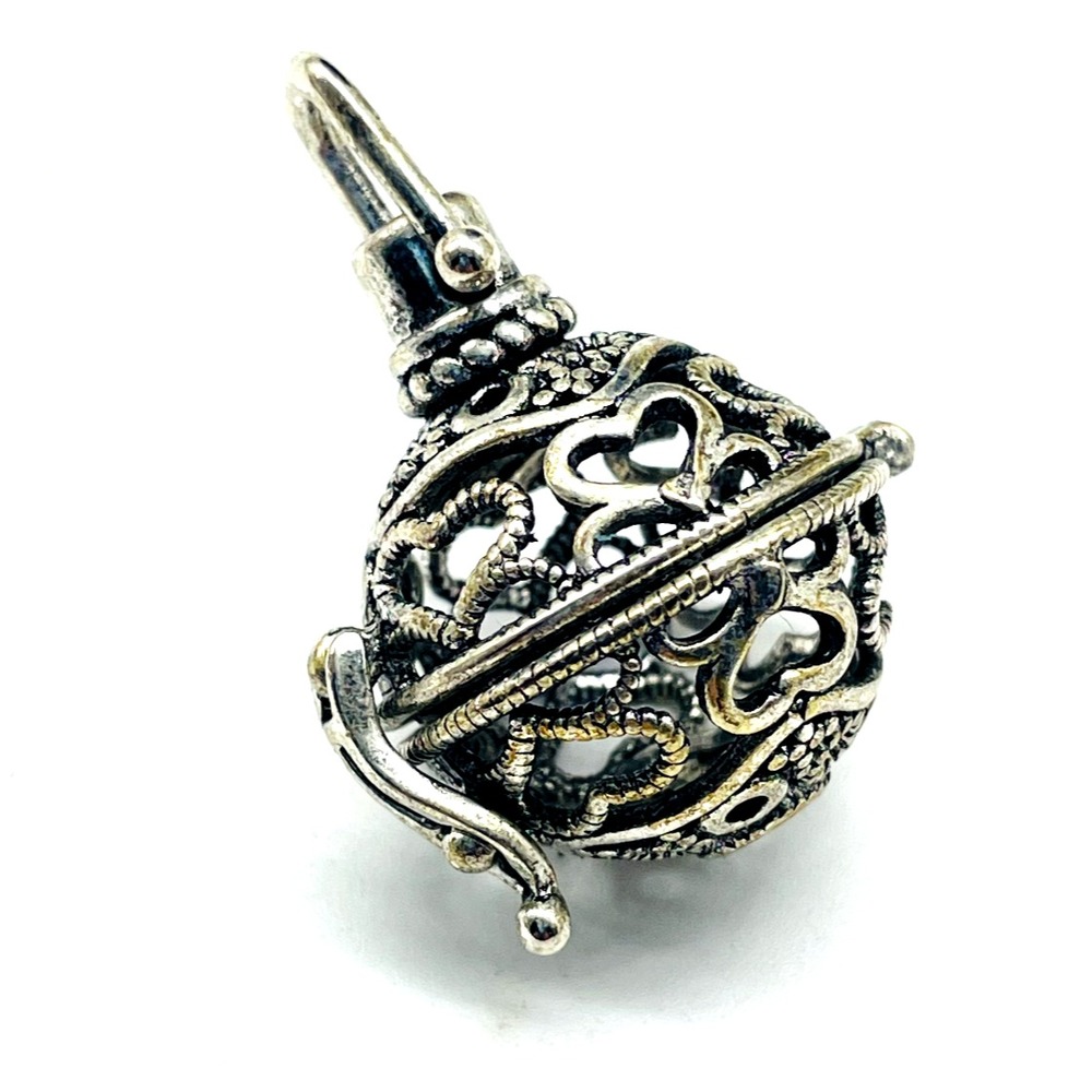 Vintage Charm Pendant Silver Tone Filigree Ball Opens Hinged Sphere Keepsake
